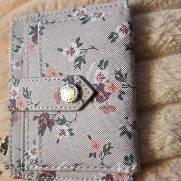 Steve Madden Pink Floral Card Holder EUC - Picture 2 of 12